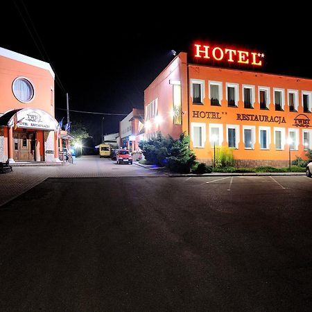 Hotel Restauracja Twist 크로스노 외부 사진