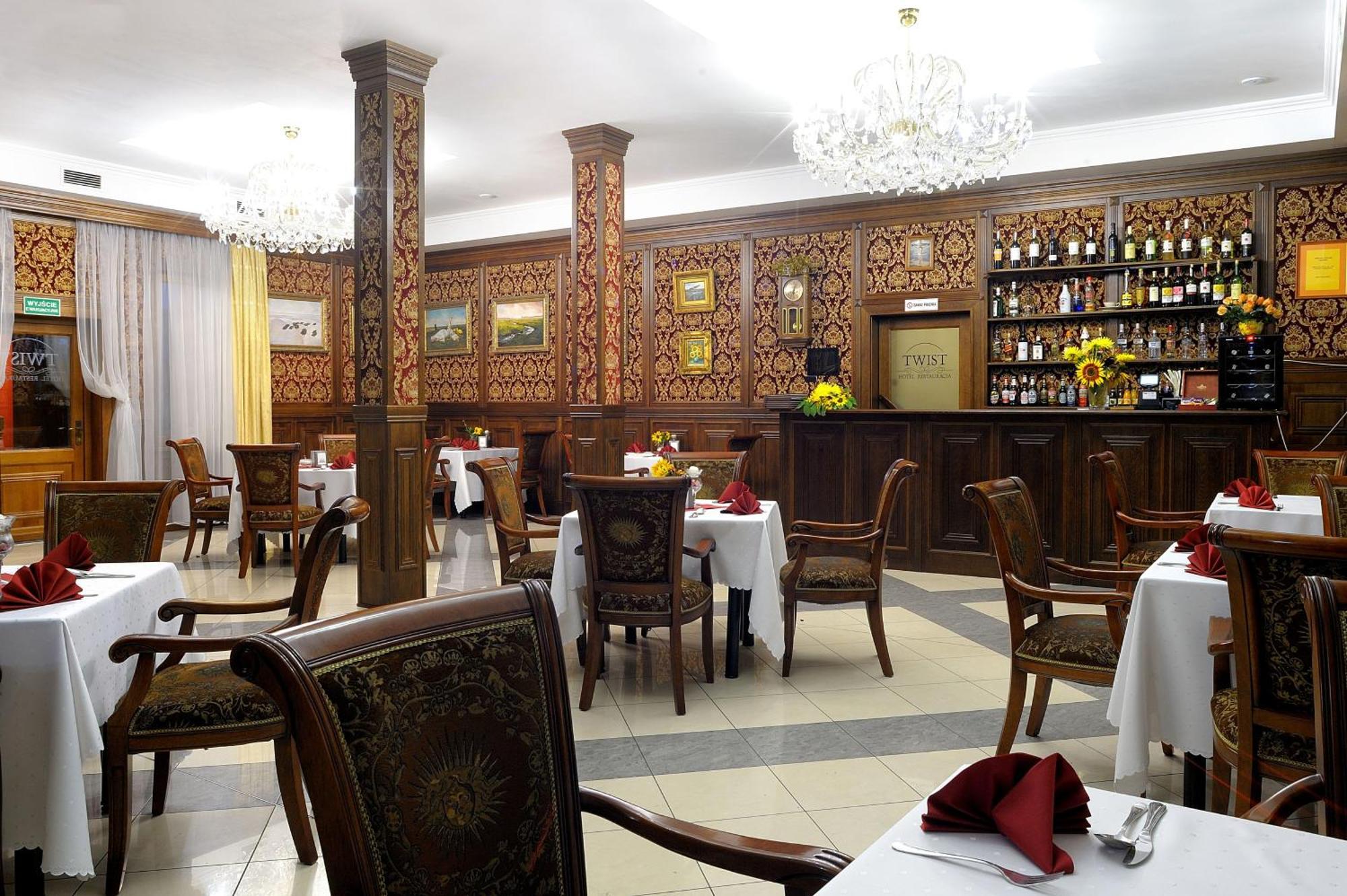 Hotel Restauracja Twist 크로스노 외부 사진
