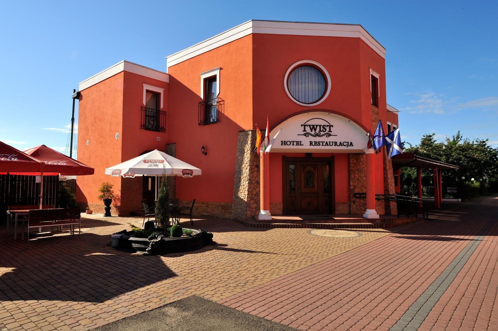 Hotel Restauracja Twist 크로스노 외부 사진