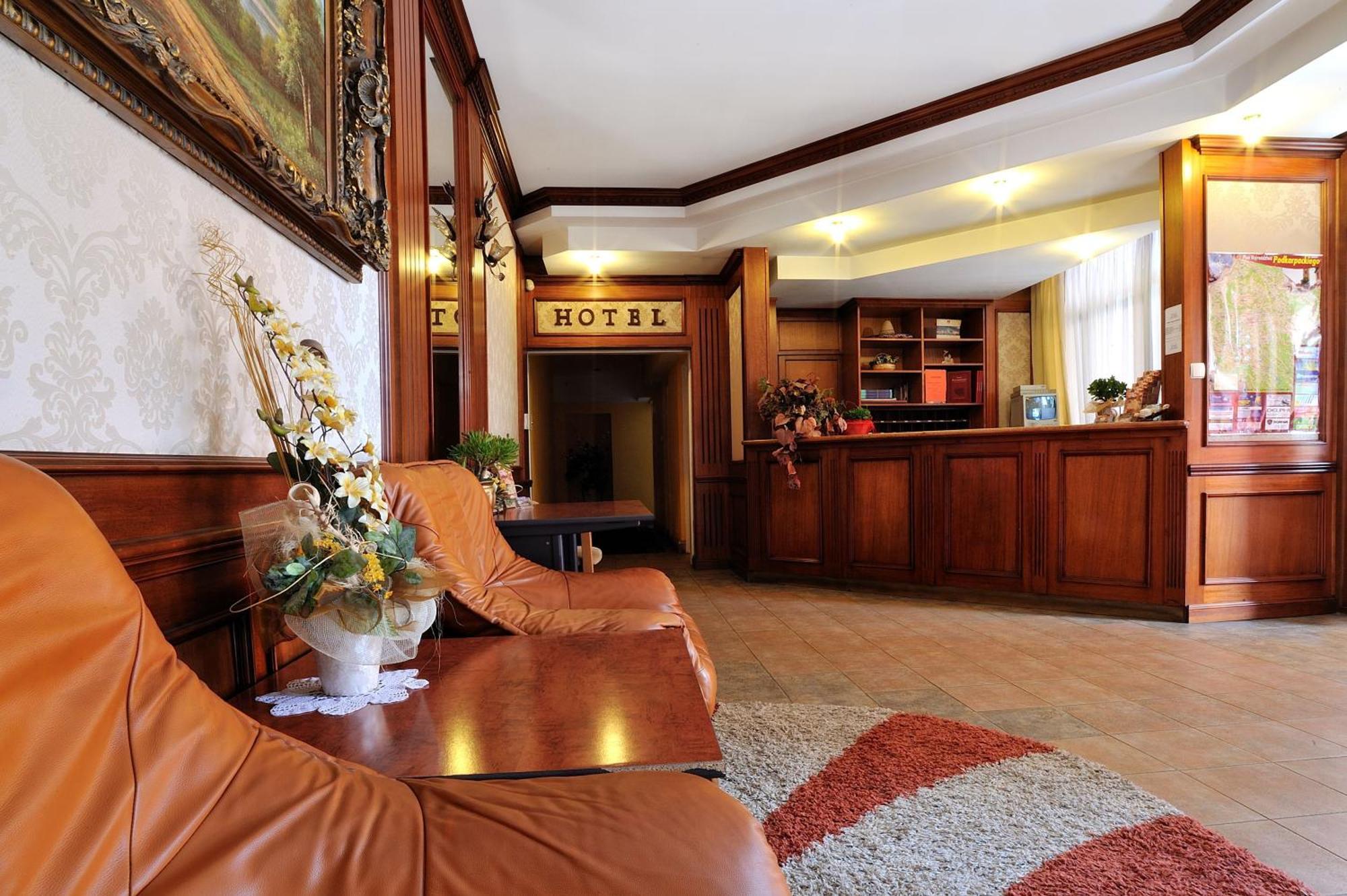 Hotel Restauracja Twist 크로스노 외부 사진