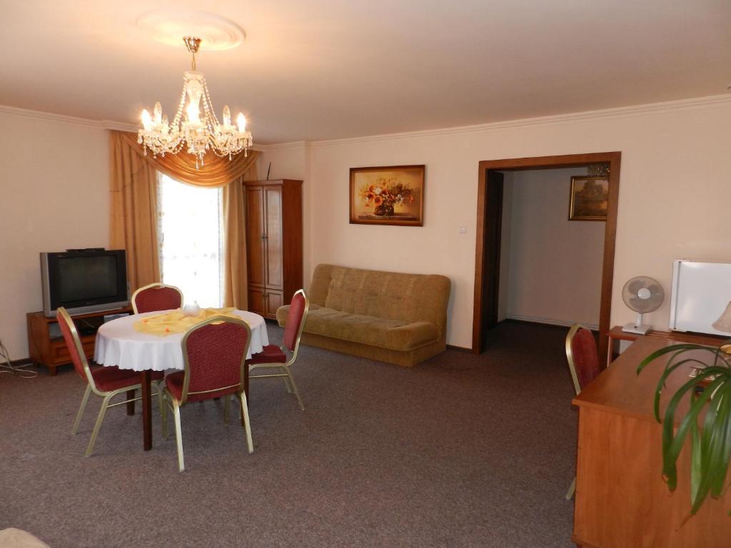 Hotel Restauracja Twist 크로스노 객실 사진